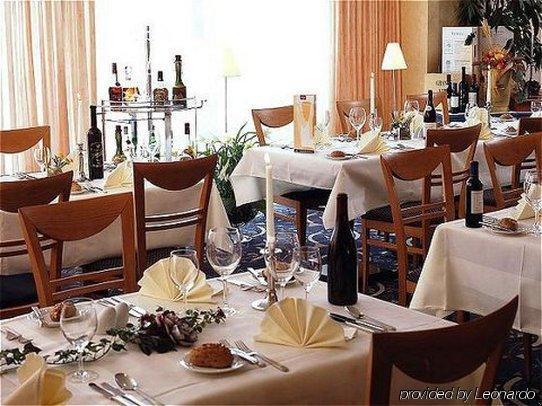 Ramada By Wyndham Hannover Messe Laatzen Restoran gambar